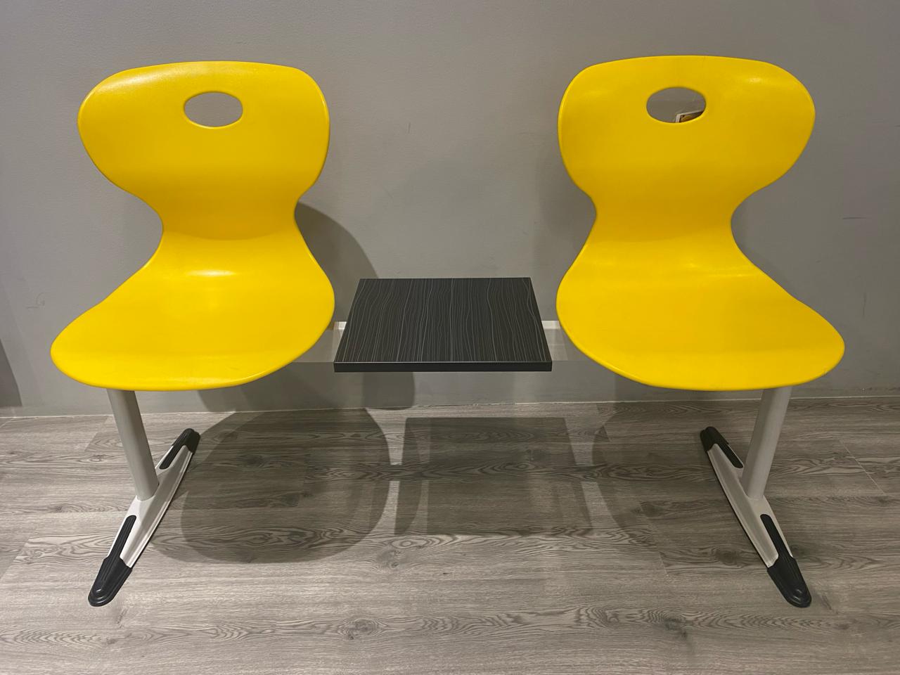 Chair Waiting Double with Coffee Table